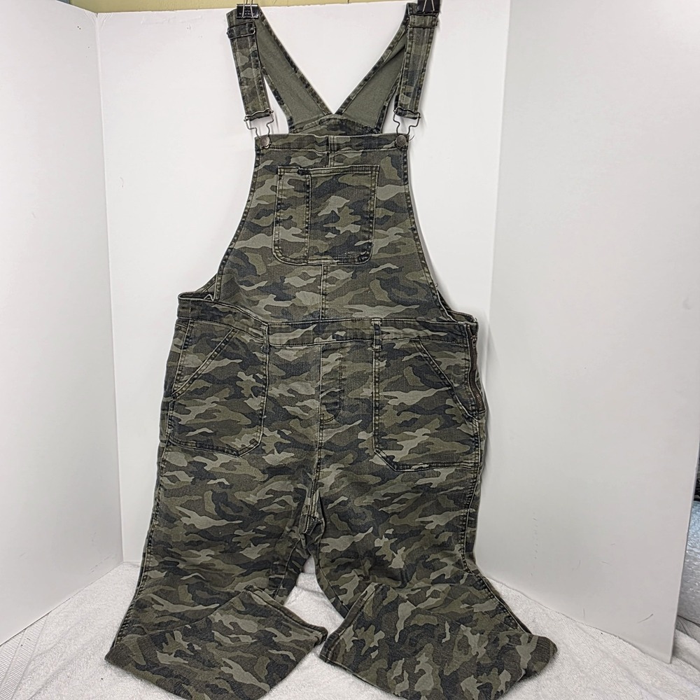 Women's Camouflage Overalls SIZE 3XL No Bounadries XXXL 40" WAIST / 27" INSEAM